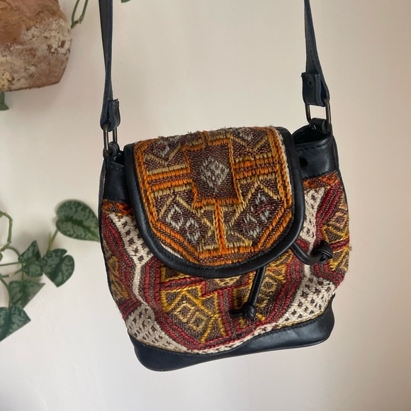 Vintage | Small Leather Bucket Bag from Turkey - Picture 1 of 2